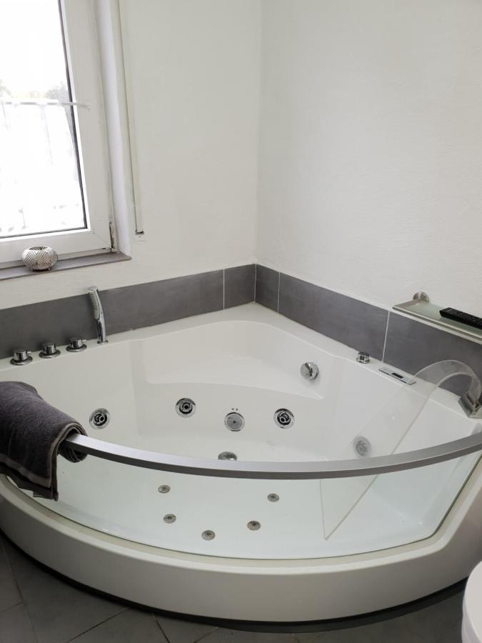 Schoene Wohnung Kleiner Onkel Auf Idyllischem Reiterhof Nahe Burg Eltz Munstermaifeld ภายนอก รูปภาพ